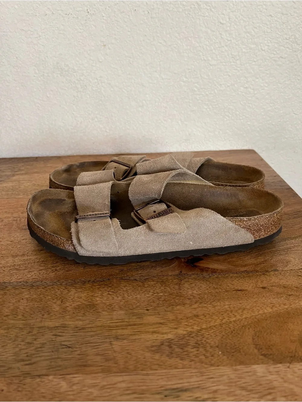 Birkenstock Arizona Tan Suede Sandals Size 41 L10 -10.5 M 8 -8.5. Regular fit - Picture 12 of 16
